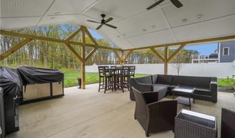 81 Golden View Dr, Johnston, RI 02919