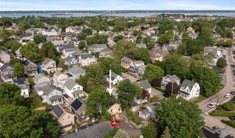 4 Findlay Pl, Newport, RI 02840