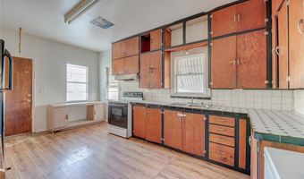 909 W Minnesota Ave, Chickasha, OK 73018