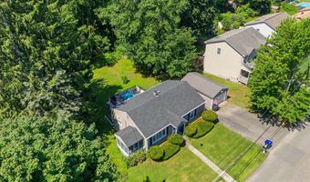 44 Desmarais St, Cumberland, RI 02864