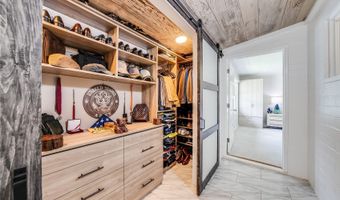 977 Makaiwa St, Honolulu, HI 96816