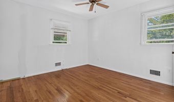 17 Railroad Ave, Beachwood, NJ 08722