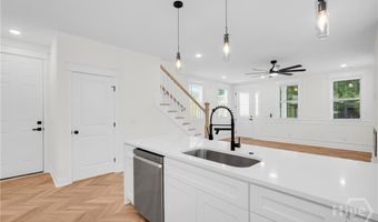 906 E 33rd St, Savannah, GA 31401
