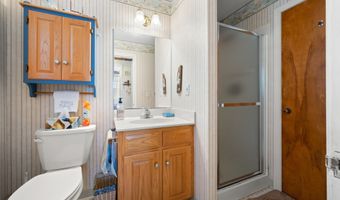 10 Hilltop Rd, East Lyme, CT 06357