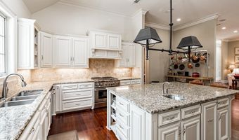 17744 Pecan Shadows Dr, Baton Rouge, LA 70810