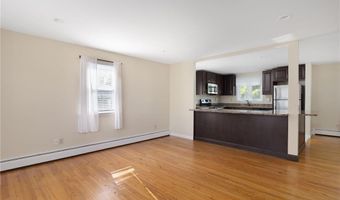 9 Chestnut Hill Rd B, Middletown, RI 02842