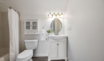 29 Weatherdeck Dr, Bourne, MA 02532