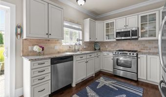 5 Lowndes St, Newport, RI 02840