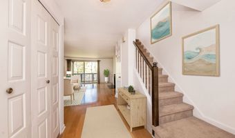 21 Harbour Vlg C, Branford, CT 06405