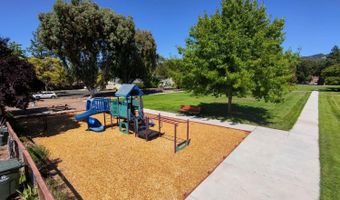 2737 Lakeview Dr, Santa Rosa, CA 95405
