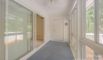 902 Woodlea Ct, Asheville, NC 28806