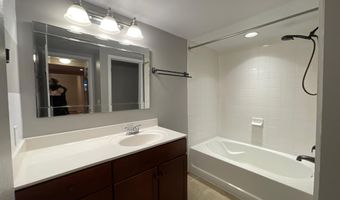 4061 S FOUR MILE RUN Dr 301, Arlington, VA 22204