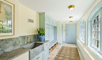 25 Tokeneke Trl, Darien, CT 06820