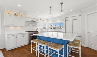 10 11TH St, Beach Haven, NJ 08008