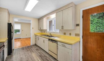 24 Iron Gate Ln, Cromwell, CT 06416