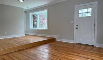 41 Woods Ave, Bergenfield, NJ 07621