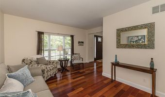 733 Castle Ridge Dr, Ballwin, MO 63021