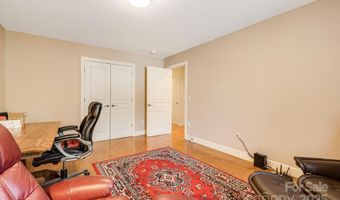 28 Trafalgar Cir, Asheville, NC 28805