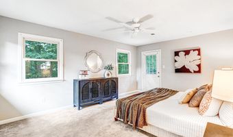 8402 CAMDEN St, Alexandria, VA 22308