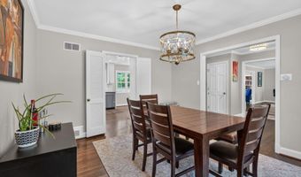 6720 NEWBOLD Dr, Bethesda, MD 20817