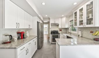 47 Overlea Ln, Aberdeen, NJ 07747