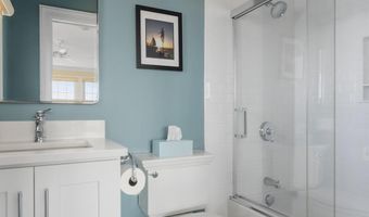 217 Hope St 1, Bristol, RI 02809