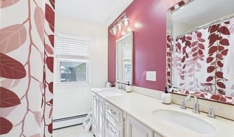 30 Alvin St, Warwick, RI 02886