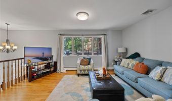 19 Apple Blossom Ct, Airmont, NY 10952