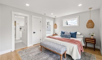 7 Wellington Ave, Newport, RI 02840