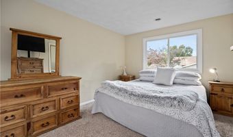 621 Van Oaks Dr, Amherst, OH 44001