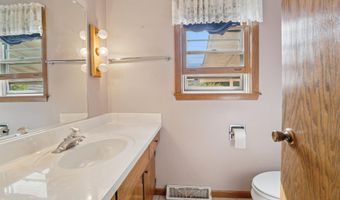 513 E GREENFIELD St, Appleton, WI 54911
