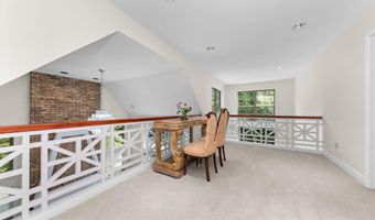 2086 Valleyview Dr, Ann Arbor, MI 48105