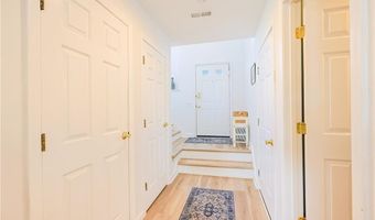 87 Nipmuc Trl B, North Providence, RI 02904