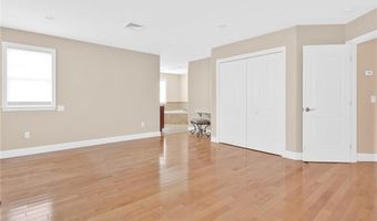 75 Wood St, Bristol, RI 02809
