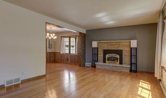 2207 S GLADYS Ave, Appleton, WI 54915