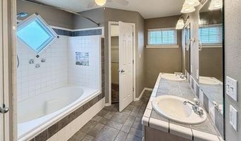 2114 Oakglen Dr, Ardmore, OK 73401