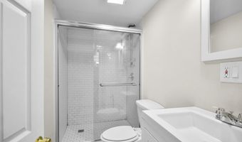 198 Macon Dr, Bridgeport, CT 06606
