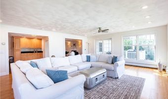 573 Wolcott Ave, Middletown, RI 02842