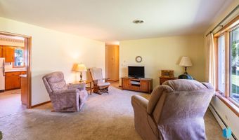207 S 11th St, Beresford, SD 57004