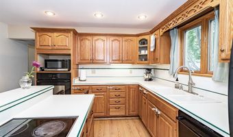806 Vermont Cir, Ames, IA 50014