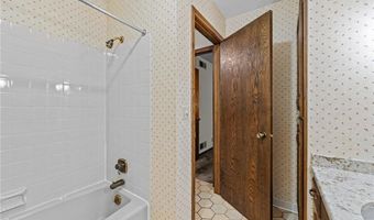 1267 Nursery Hill Ln, Arden Hills, MN 55112