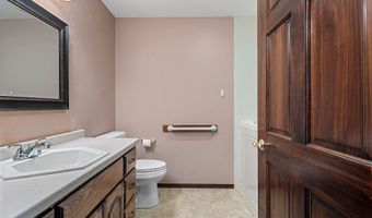 923 W WINDTREE Dr, Appleton, WI 54914