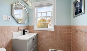 64 Juniper Trl, Narragansett, RI 02882