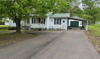 449 OAK St, Big Sandy, TN 38221