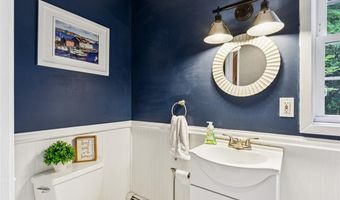 61 Harlem St, East Providence, RI 02916