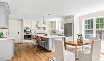 21 Bradford St 2, Bristol, RI 02809