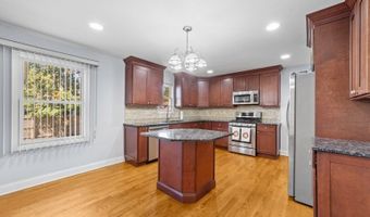 78 Wayside Dr, Aberdeen Twp., NJ 07735