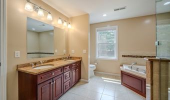 13 Lantern Ln, Billerica, MA 01821