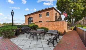 423 Hope St C, Bristol, RI 02809