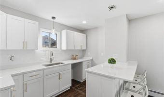 10 Woburn St, Cranston, RI 02910